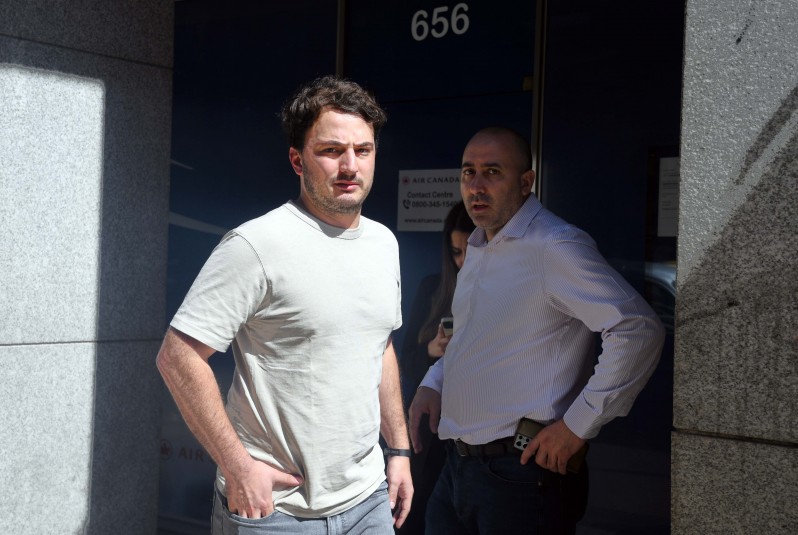 Los estrategas digitales Agustín Romo y Fernando Cerimedo en el hotel Libertador.