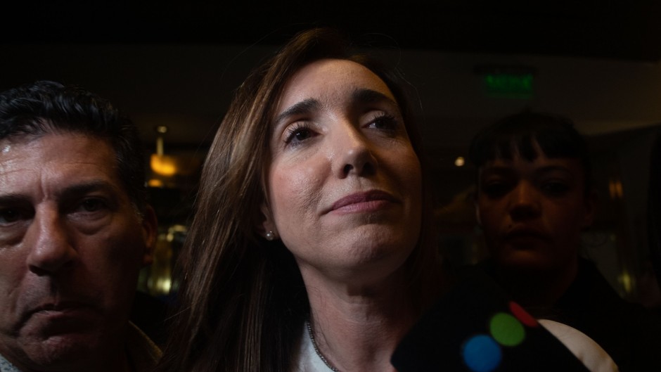 Milei festejó con su hermana y dejó a Villarruel abajo del escenario