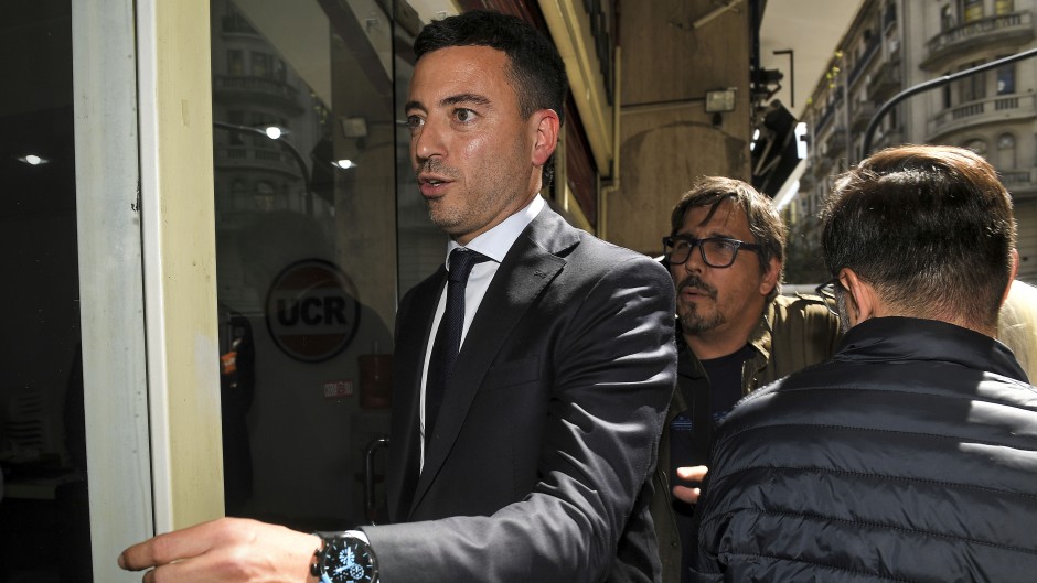 De Loredo le disputa el manejo del bloque radical a Manes, con apoyo de Cornejo y Valdés