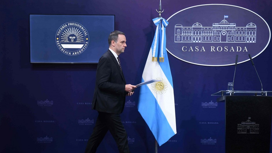 Luego del escándalo de los pasajes, ahora acusan al gobierno de falsificar un apoyo pyme