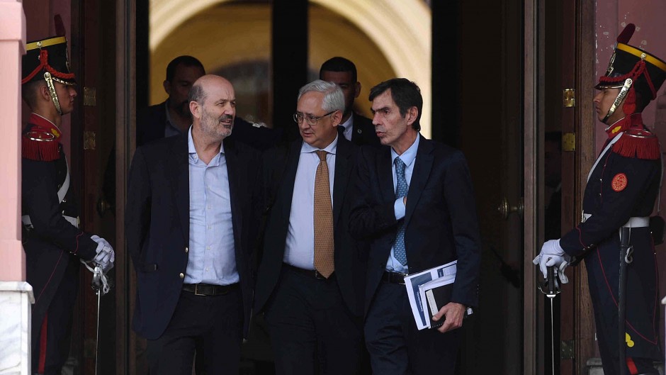 Milei reestructura los contratos del Plan Gas y paraliza la industria energética