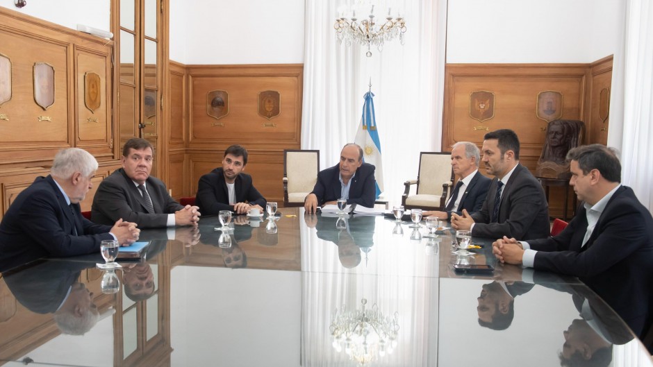 Milei cede ante la presión de los gobernadores y dice que no va a reformar la ley de pesca