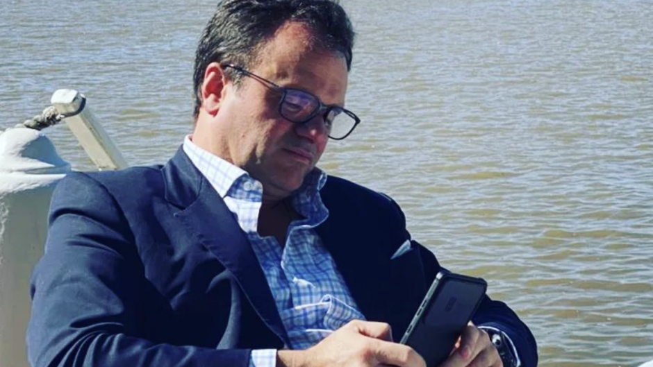 Escándalo en los medios públicos: Duró menos de un día el interventor que propuso Juan Cruz Avila